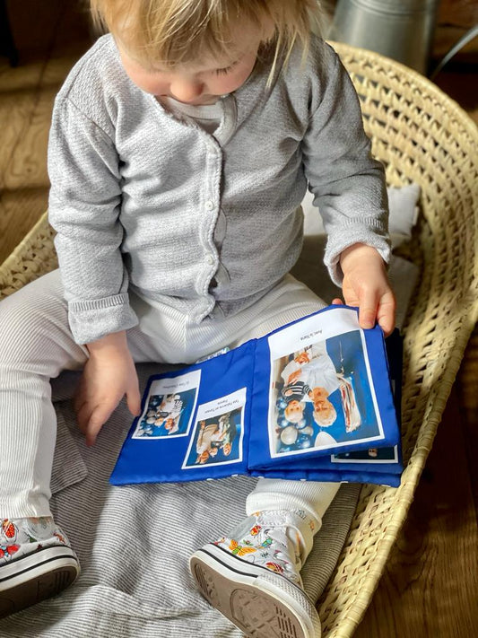 À quel âge bébé reconnaît-il les visages de sa famille ? (Et comment en profiter)